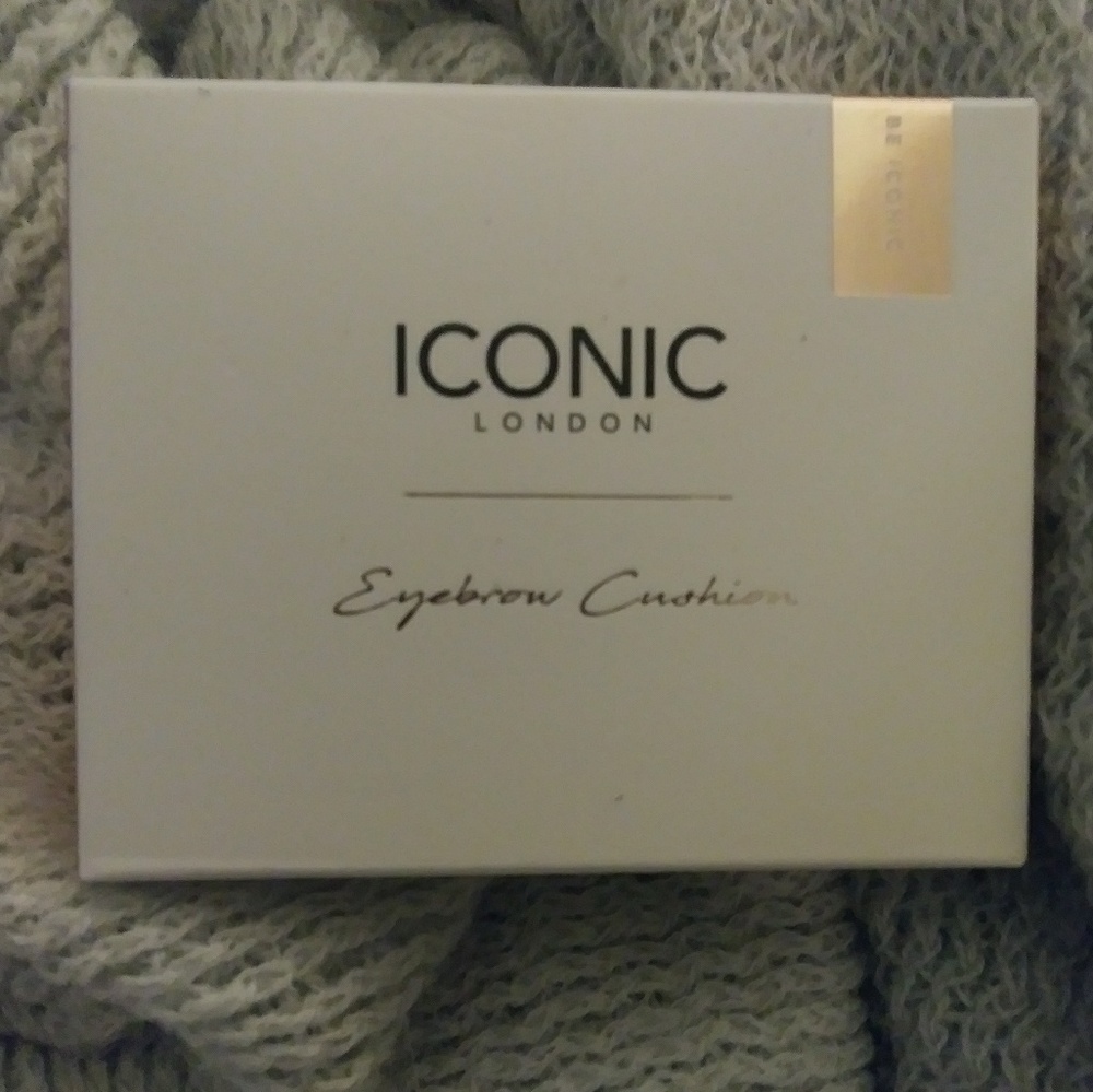 BNIB AUTHENTIC ICONIC LONDON EYEBROW CUSHION
